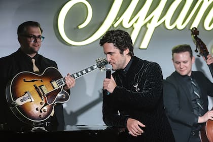 El actor mexicano Diego Boneta musicalizó la velada en el Campo Marte de la Ciudad de México.