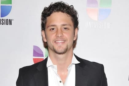 El actor mexicano se encarga de difundir en sus redes todas las teorías conspirativas que aparecen alrededor del mundo