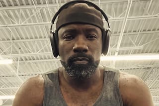 El actor Mike Colter apuntó contra Lionel Messi y contra la Argentina