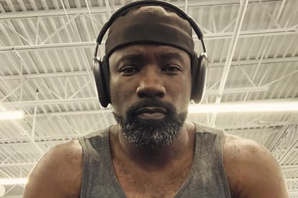 El actor Mike Colter apuntó contra Lionel Messi y contra la Argentina: “Podés ser buena persona y vivir en un país racista”