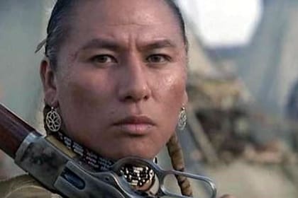 El actor que interpretó a Risueño en "Danza con Lobos" enfrenta cargos por agresiones a menores