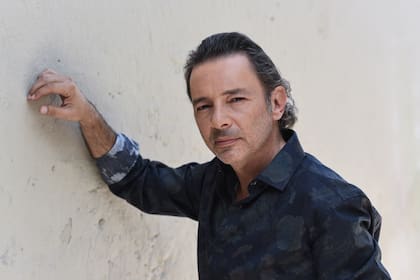 El actor, que se incorporó a la tira Golpe al corazón, opina sobre la crisis que atraviesan los canales de aire, confesó qué prejuicios logró derribar en el último tiempo y explicó por qué preferiría no volvería a interpretar a un malvado como el que compuso en Resistiré