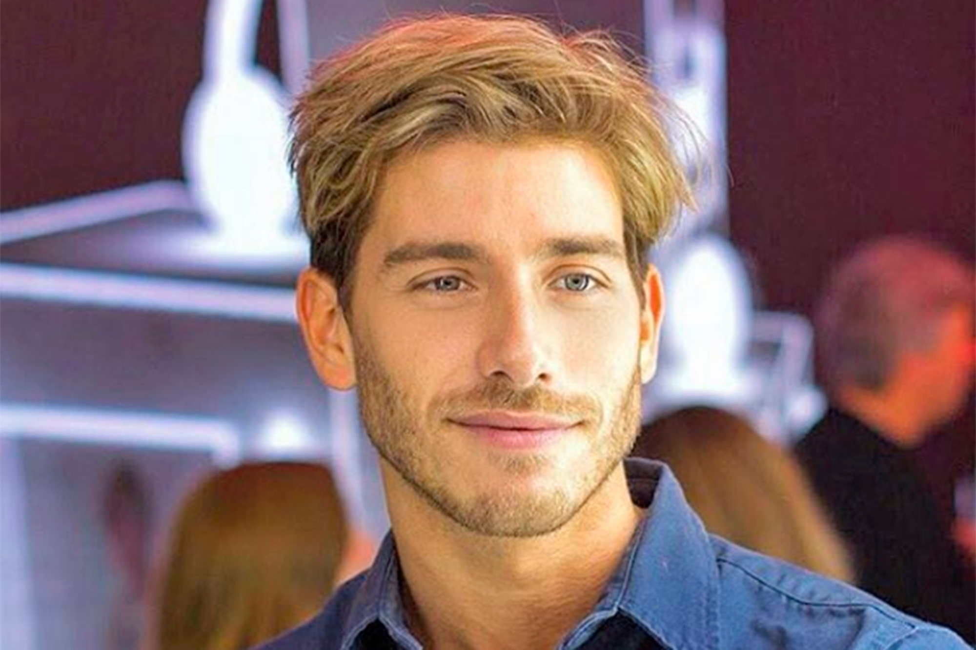 El actor, que sigue luciéndose en Sugar, recuerda con cariño su paso por Casi Ángeles y asegura que se siente más cómodo en el under