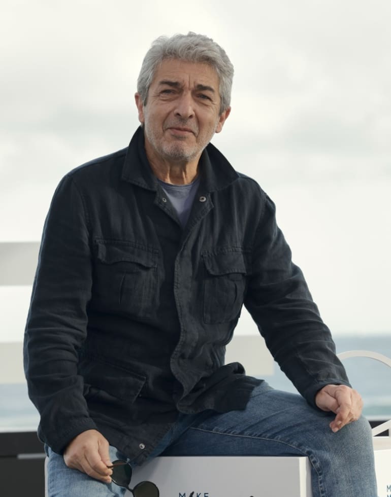 El actor Ricardo Darín posa tras presentar su película Lo dejamos acá en el 74 Festival Internacional de Cine de San Sebastián