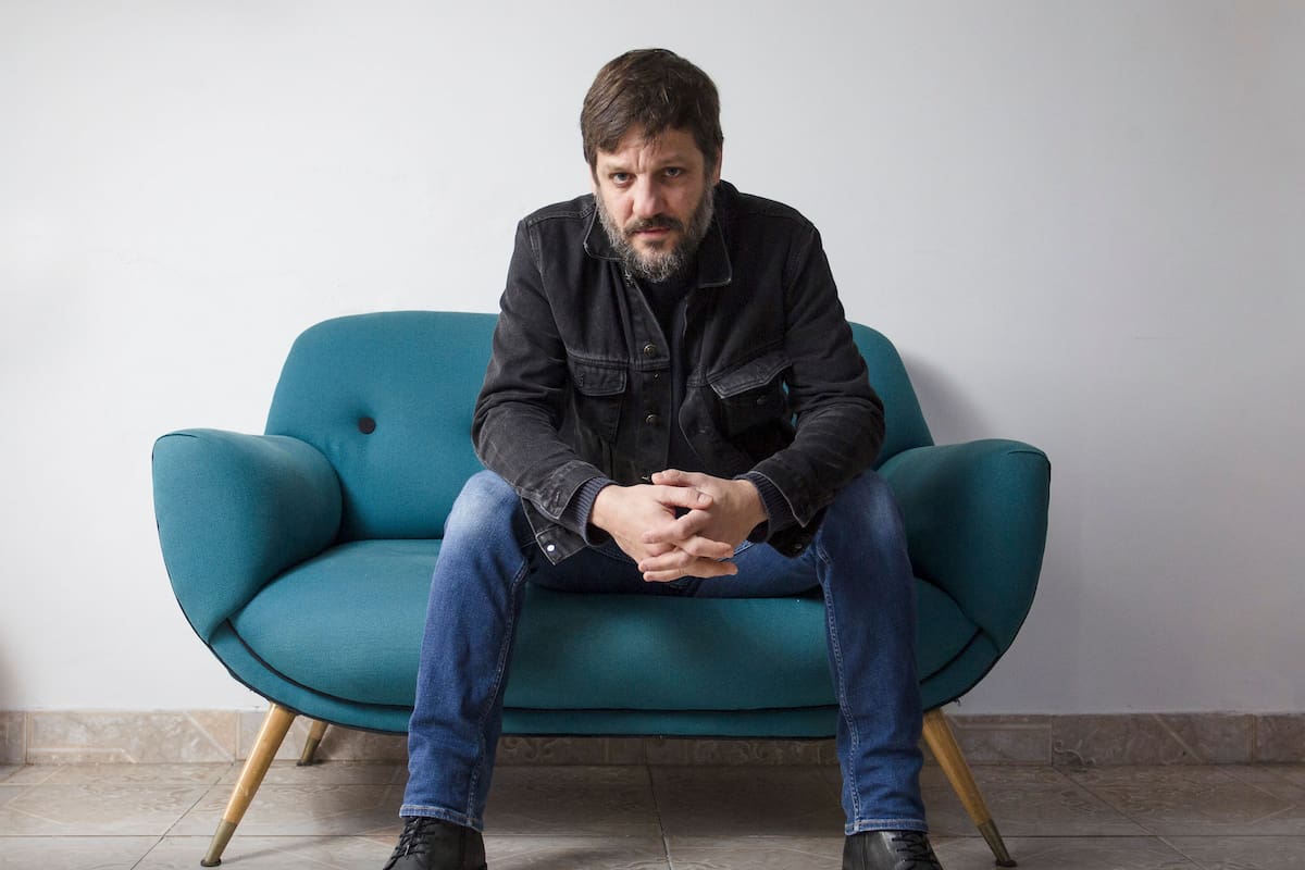 El actor Rodrigo de la Serna interpretará a un hombre que reconstruye la historia familiar y política de Jorge Sivak en "El salto de papá"