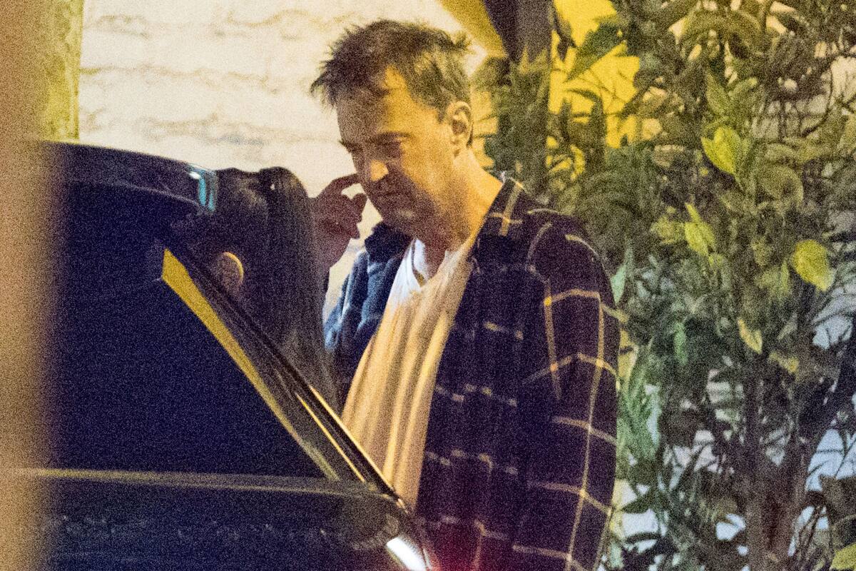 El actor salió a cenar con una misteriosa mujer, pero lo que llamó la atención fue su aspecto