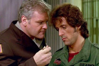 El actor saludó a Dennehy, la estrella de Hollywood de 81 años que falleció en las últimas horas y que lo acompañó en Rambo.