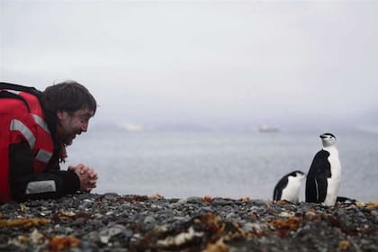 El actor se subió a un minisubmarino para conocer el fondo del mar, mientras filma un documental sobre la Antártida