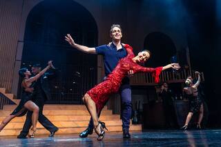 Berlín, de La casa de papel, bailó tango con Mora Godoy y visitó el Teatro Colón