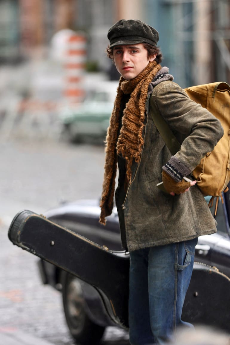 El actor Timothée Chalamet interpreta a Bob Dylan en A Complete Unknown, la biopic de Bob Dylan dirigida por James Mangold