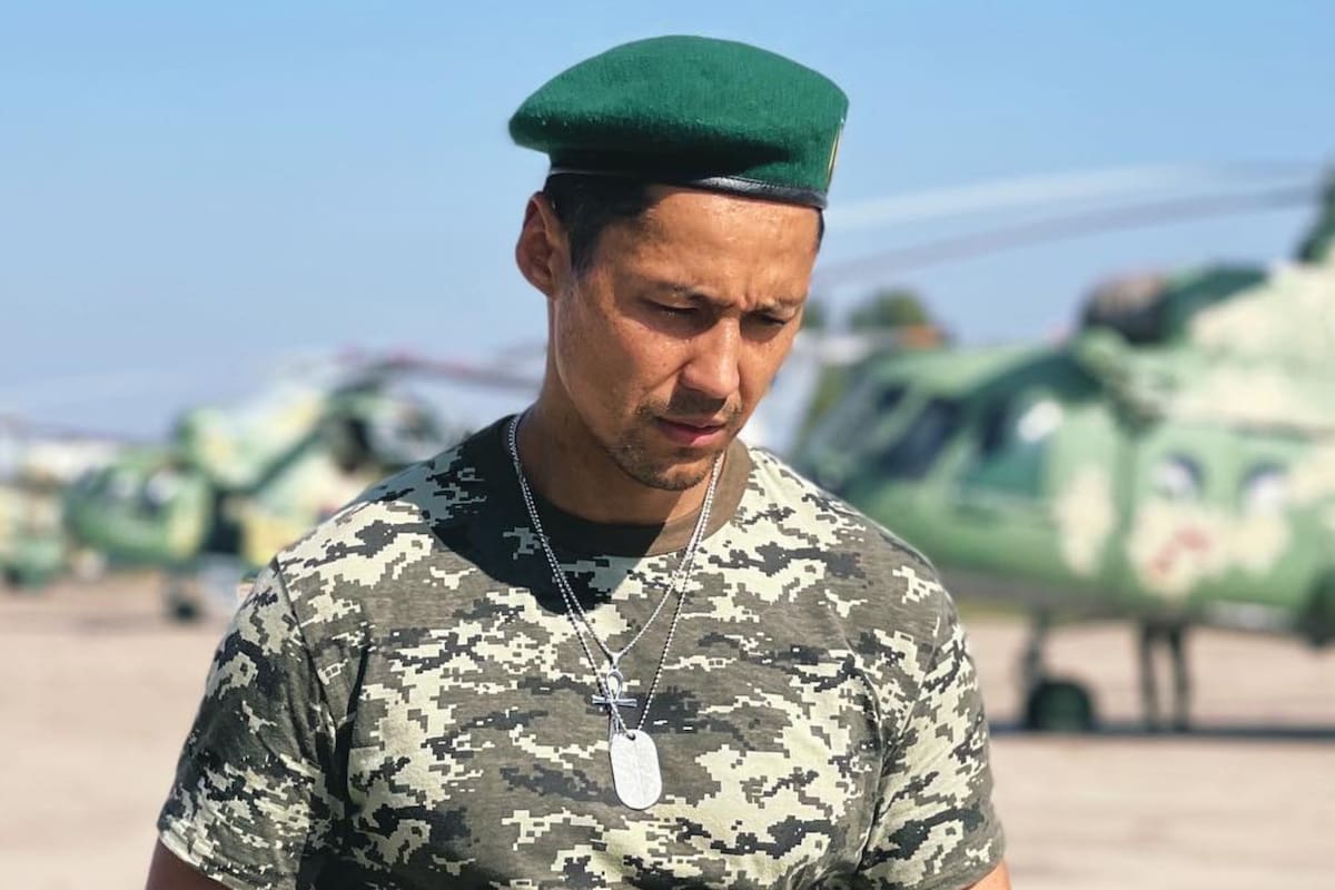 El actor ucraniano Pasha Lee, de 33 años, murió en medio de un bombardeo ruso a la ciudad de Irpín, cercana a Kiev