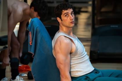 El actor uruguayo Agustín Della Corte es Roque Pérez en Olympo, la nueva serie éxito de Netflix