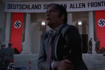 El actor Vic Morrow en una de las escenas de la película