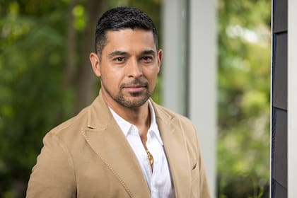 El actor Wilmer Valderrama posa para un retrato el sábado 21 de septiembre de 2024 en Los Ángeles. (Foto Willy Sanjuan/Invision/AP)