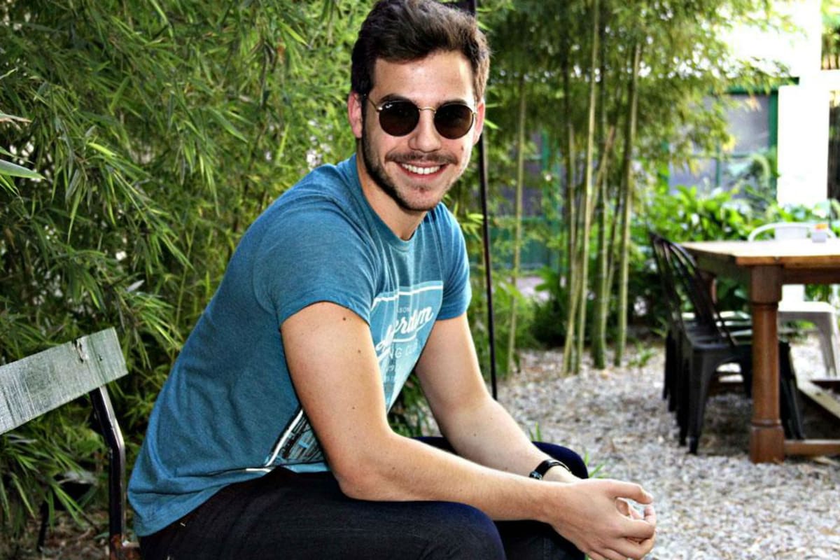 El actor y cantante habló por primera vez de su sexualidad a través de un emotivo post en Instagram