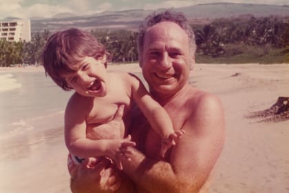 El actor y guionista junto a Max, el hijo que tuvo junto a Bancroft