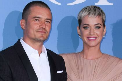 El actor y la cantante llevaron su relación un paso más allá