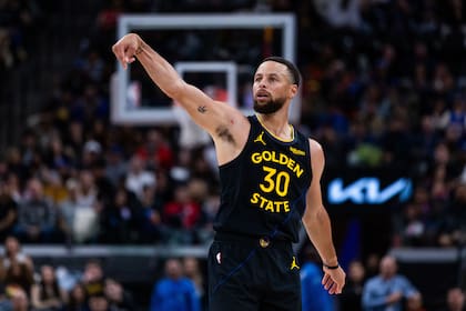 El acuerdo de Curry es el último de una serie de contratos vinculados con la regla de los mayores de 38 años que buscan aumentar la flexibilidad futura de los equipos