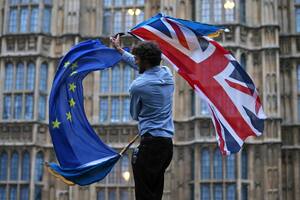El acuerdo de Unión Europea (UE) y Gran Bretaña sobre sus futuras relaciones comerciales alejó el fantasma de una ruptura brutal y puso fin a casi cinco años de relaciones turbulentas