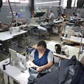 La industria textil habría prorrogado el acuerdo para reducir aportes y contener los despidos