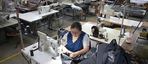 La industria textil habría prorrogado el acuerdo para reducir aportes y contener los despidos