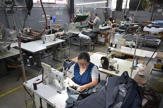 La industria textil habría prorrogado el acuerdo para reducir aportes y contener los despidos