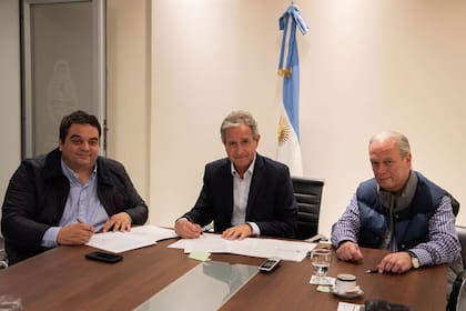 El acuerdo fue firmado por Jorge Triaca, Andrés Ibarra y Andrés Rodríguez
