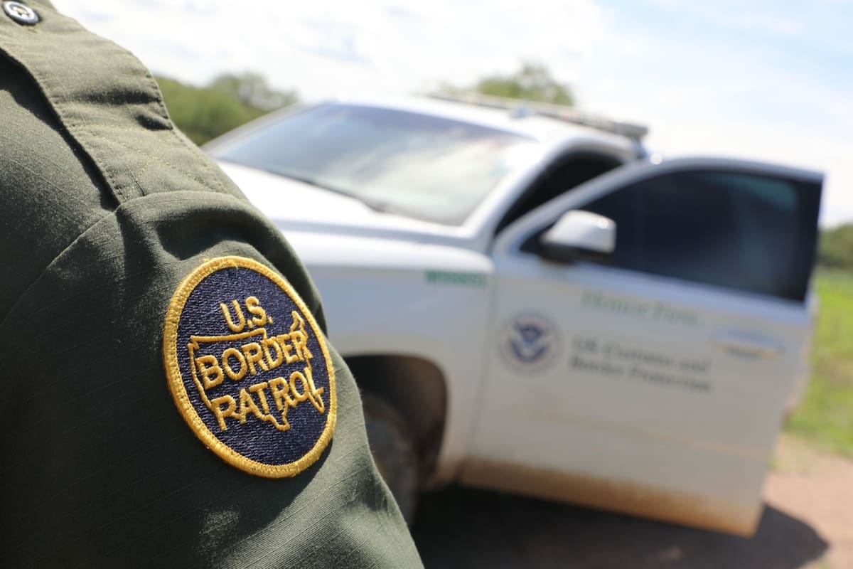 El acusado de proteger a un migrante indocumentado trabaja en la CBP desde 2001 y fue ascendido a un puesto de supervisión en 2021