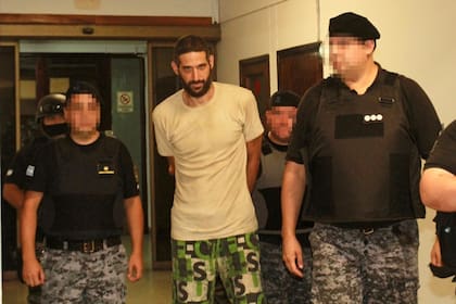 El acusado por el doble crimen de las hermanas israelíes se ha mostrado en las audiencias judiciales con actitudes extrañas y sospechosas, imitando a los gatos.