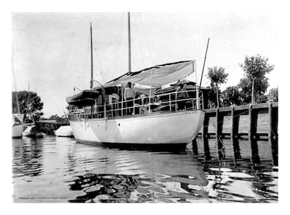 El Adhara, yate presidencial, que el matrimonio utilizaba para asistir a actos en Tigre y otros puntos de la ribera.