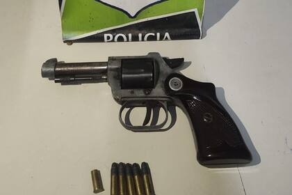 Un jubilado de 88 años ahuyentó a los tiros a dos delincuentes que quisieron robar en su casa de Berisso - Image 3