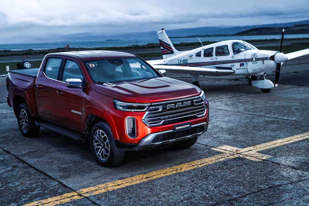 El Aeroclub de Ushuaia fue el punto elegido para la develación de la nueva RAM Dakota y los eventos con la prensa y los concesionarios.