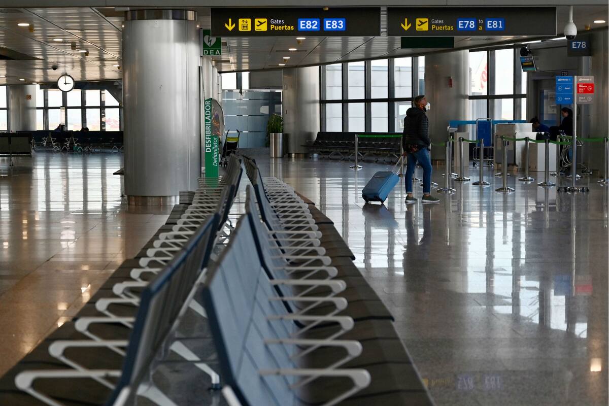 El aeropuerto de Barajas, en Madrid, con muy poca actividad