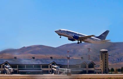 El aeropuerto de Bariloche recuperó la conexión directa con Santiago de Chile