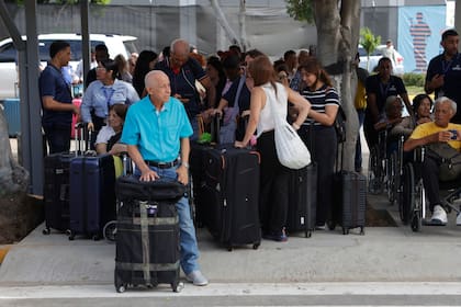 El aeropuerto de Caracas funciona con un esquema de emergencia mientras avanzan las reparaciones tras el terremoto