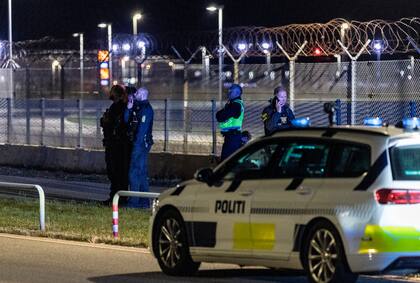 El aeropuerto de Copenhague detuvo sus operaciones durante casi cuatro horas por la presencia de las aeronaves