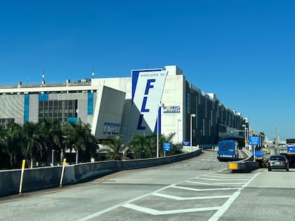 El Aeropuerto Internacional de Fort Lauderdale-Hollywood en Florida presenta un volumen de vuelos retrasados o cancelados que alcanza casi el 30%