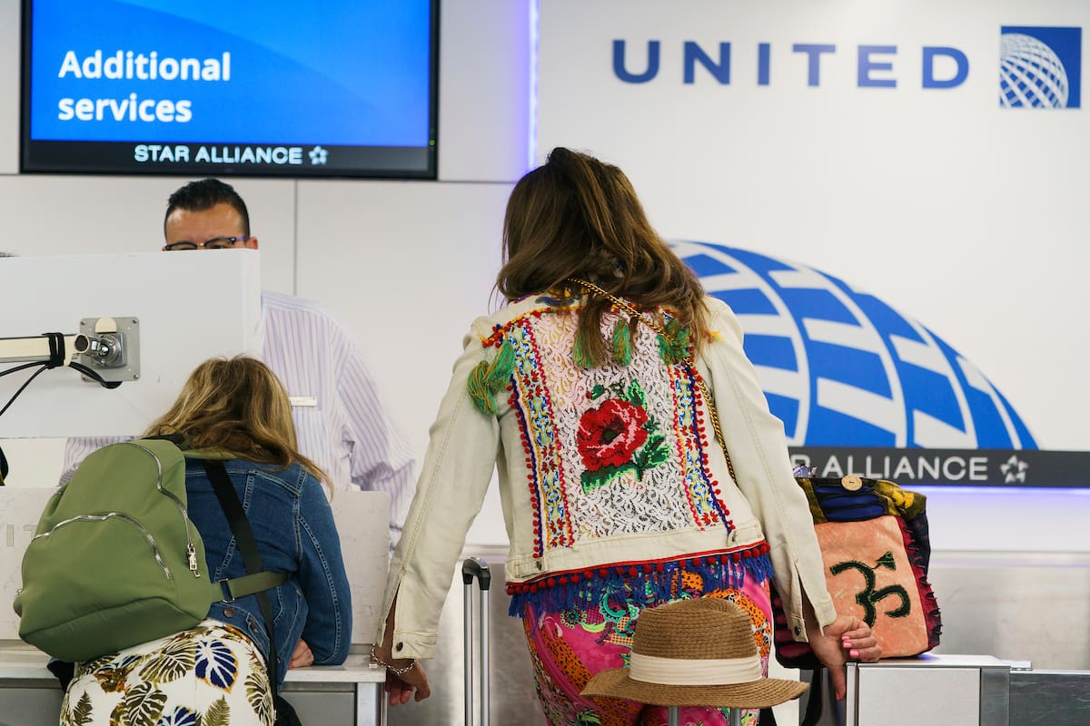 El Aeropuerto Internacional de Los Ángeles se une a una iniciativa para combatir la contaminación (Foto AP /Damian Dovarganes)