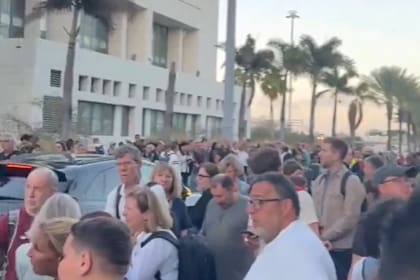 El Aeropuerto Internacional de Miami fue parcialmente evacuado el domingo por un equipaje sospechoso