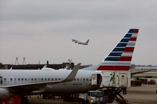 El aeropuerto que pierde trabajadores migrantes por los cambios de reglas de la administración Trump