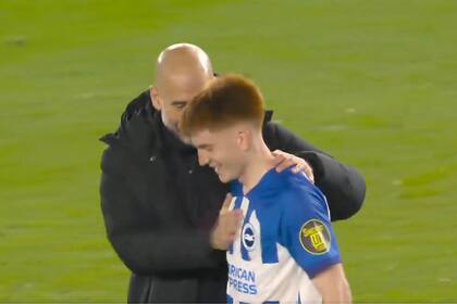 El afectuoso saludo de Pep Guardiola a Valentín Barco después de la goleada de Manchester City sobre Brighton