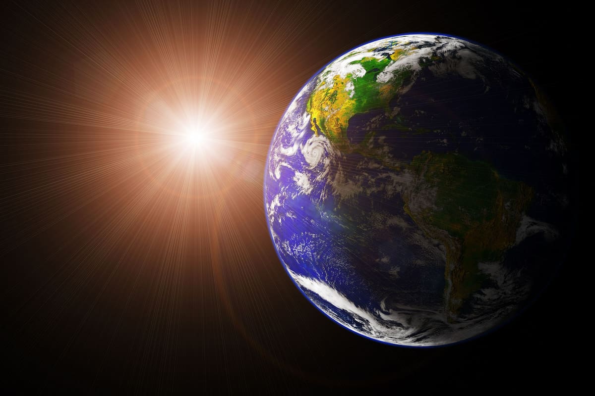 El afelio es el punto en el que la Tierra está más alejada del Sol, mientras que el perihelio es cuando está más cerca