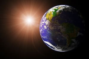 El afelio es el punto en el que la Tierra está más alejada del Sol, mientras que el perihelio es cuando está más cerca