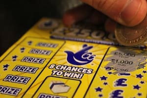 El afortunado ganó 3 millones de euros entre los dos premios