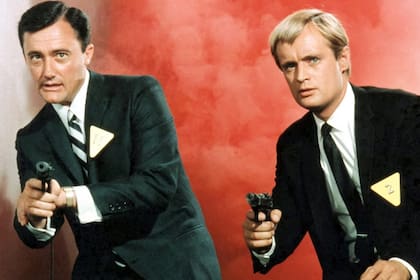 El agente de C.I.P.O.L.: la sombra de James Bond, la aclaración de las Naciones Unidas y el retorcido guiño de Brigada A