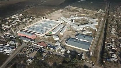 El agente del Complejo Carcelario N° 2 de Cruz del Eje fue aprehendido luego de intentar eludir un control de scanner