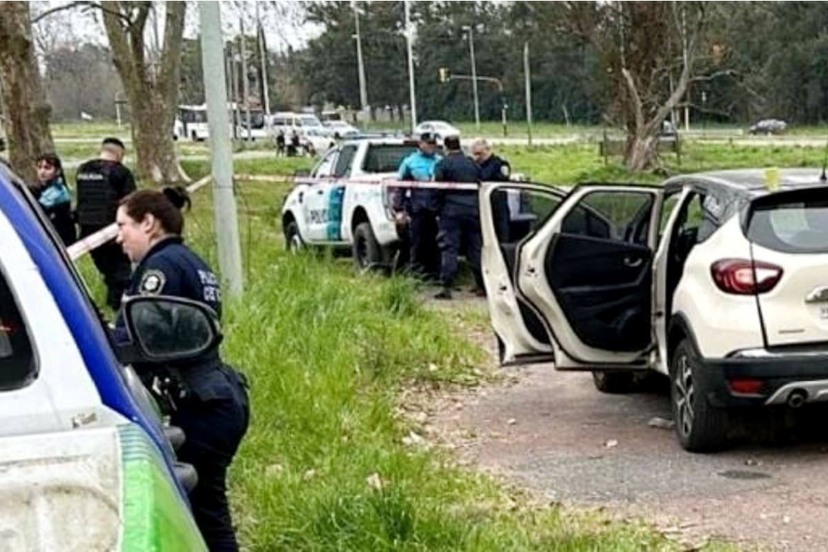 El agente retirado de la Policía Federal Argentina (PFA) llevó a su expareja hasta el Parque Pereyra Iraola, donde discutieron y terminó pegándose dos tiros en el pecho