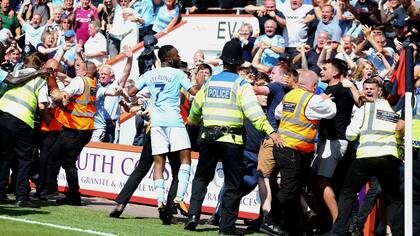 El agónico gol de Sterling y su festejo ante los hinchas del City