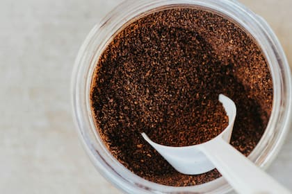 El agregado de café es otro de los trucos que son virales.