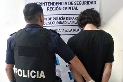 El agresor que apuñaló al amigo luego de la detención